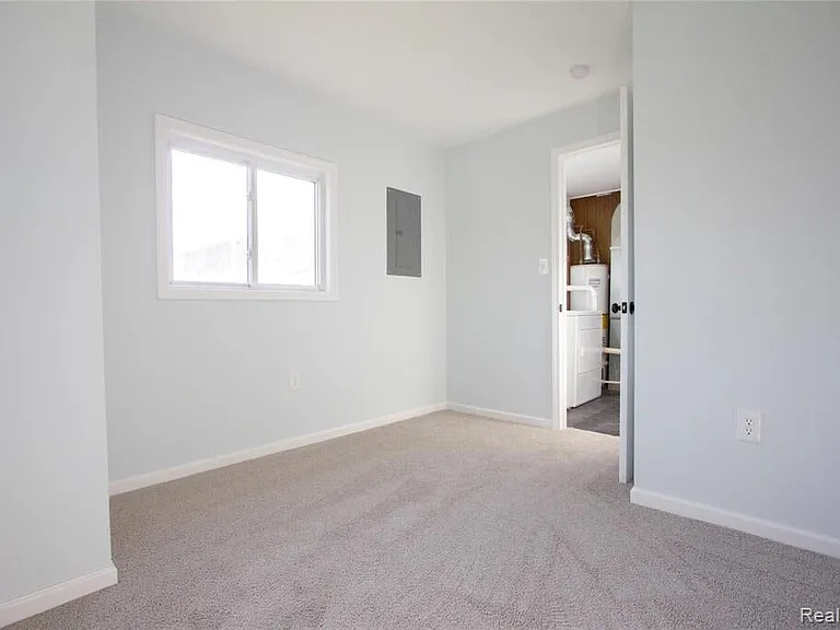 1308 E Milton Ave — Photo 11