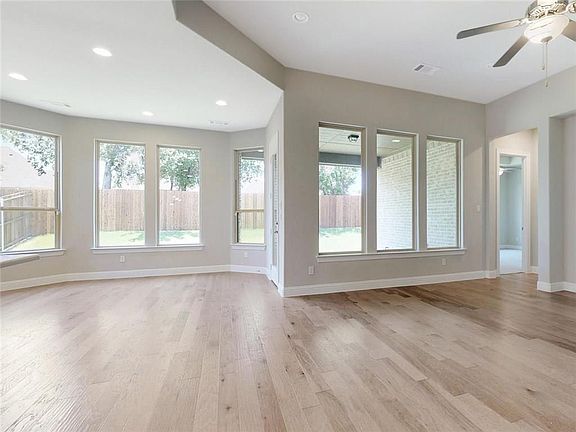 5th image of 3117 Maplewood Dr
