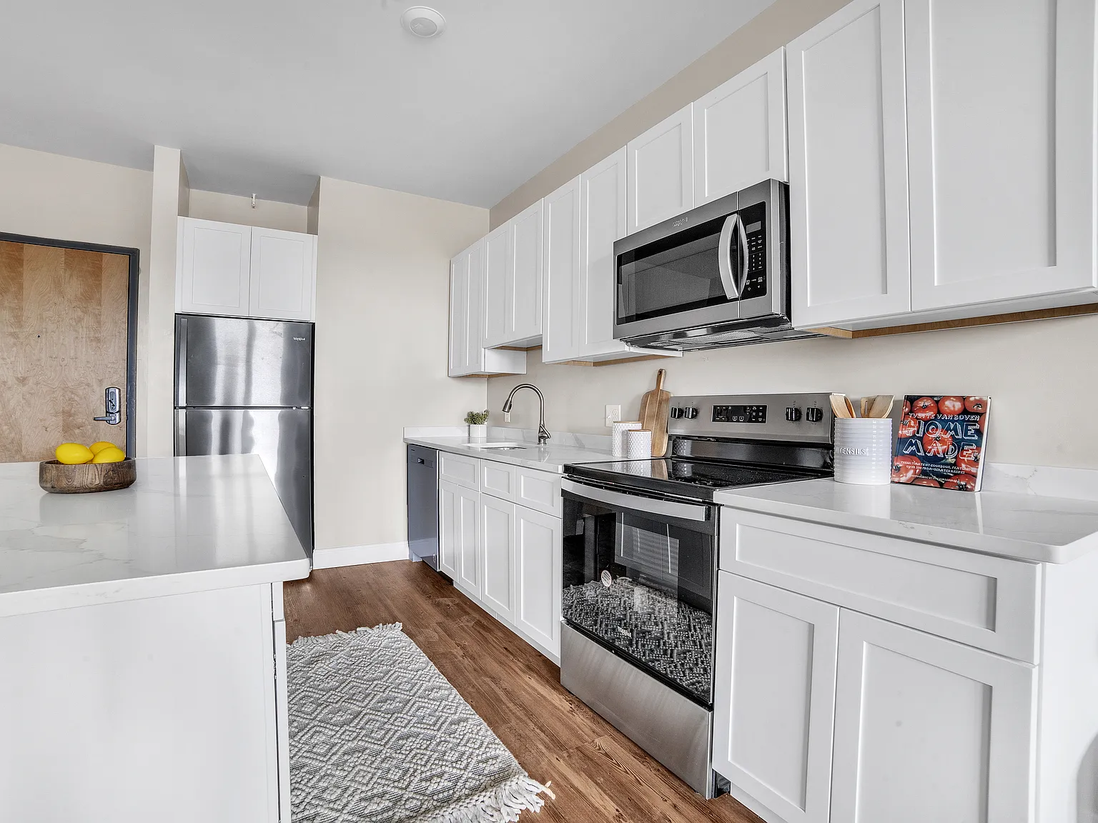1 bed, 740 sqft, $1,750 — Photo 4
