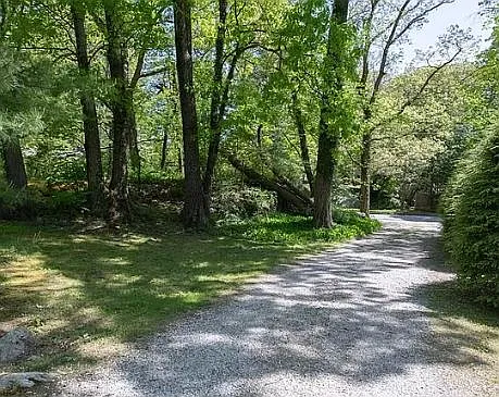 83 Woodchester Dr — Photo 22