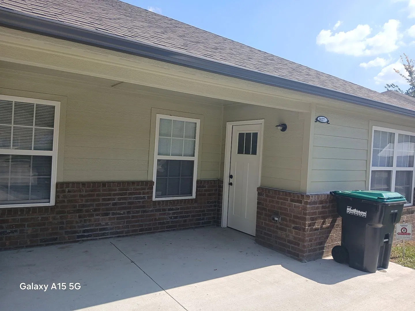 1025 & 1027 S Cherokee Ave — Photo 3