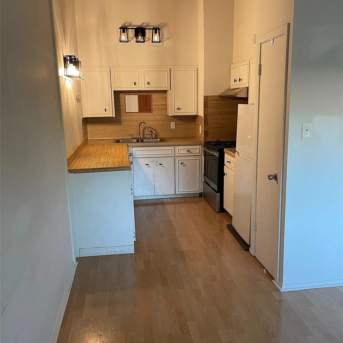 1 bed, 1.0 bath, 561 sqft, $850 — Photo 3