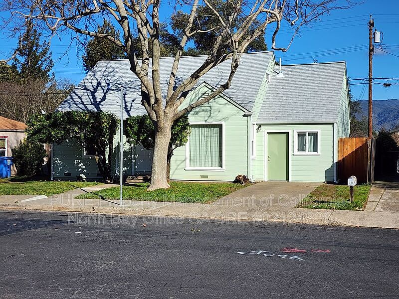 1st image of 296 Gardens Ave