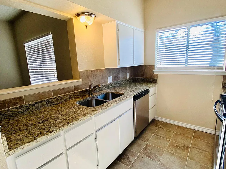 103 Hughson Ct — Photo 2