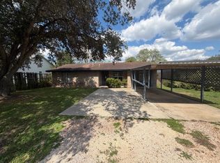 615 Avenue C, Yorktown, TX 78164