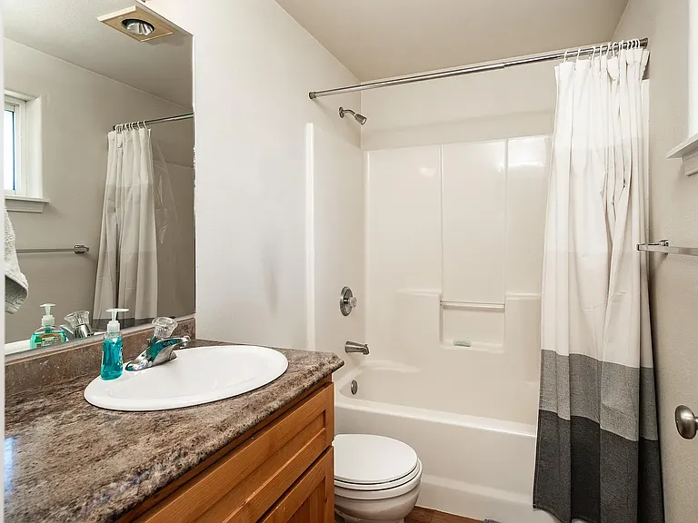 844 NW Ogden Ave #3 — Photo 13
