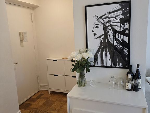 3rd image of 115 E 9th St APT 7N