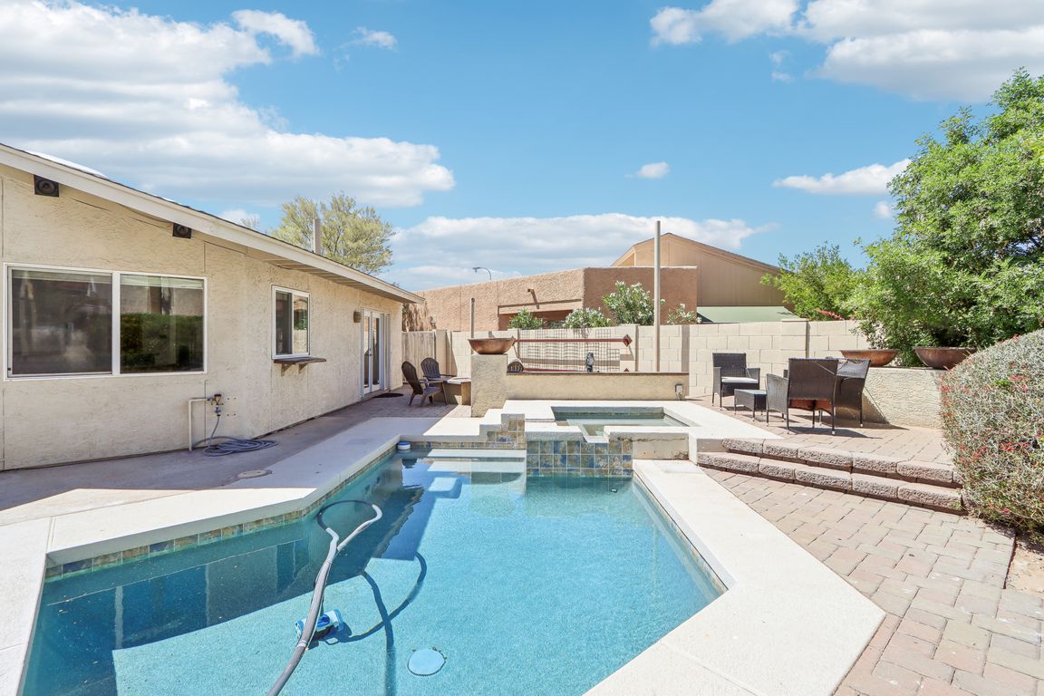 E Rose Ln-1704-037.jpg