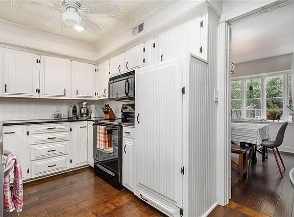3rd image of 8808 W 106th St