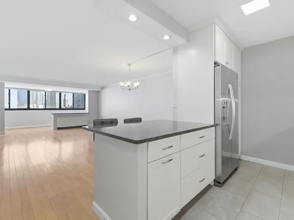9 Hawthorne Pl APT 11J, Boston, MA 02114