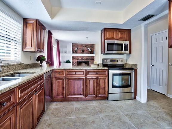 4th image of 15804 Wheatfield Pl