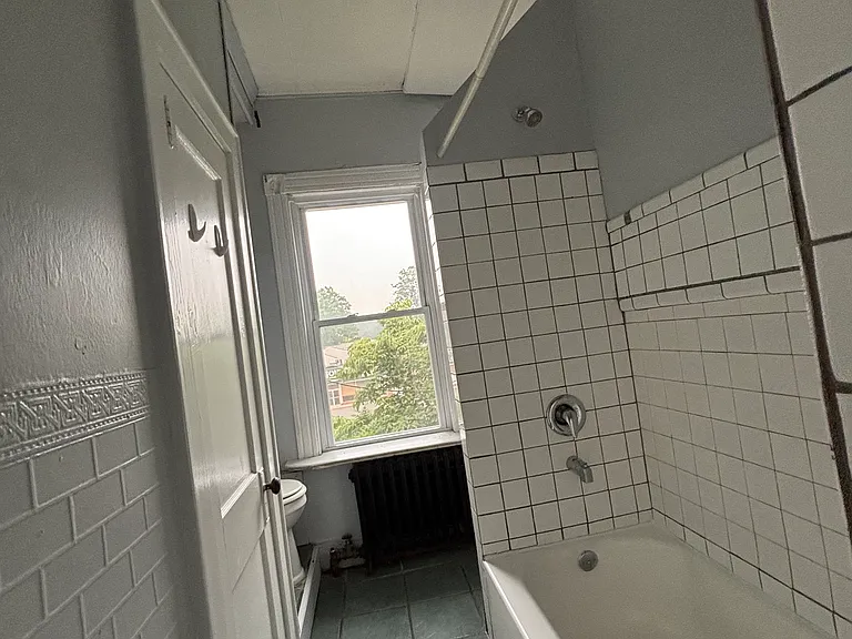 342 W Grand Ave #B — Photo 8