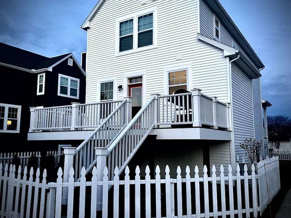 480 Summer Grove Dr, Douglas, MI 49406