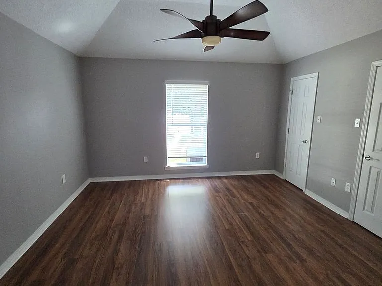 117 Moonraker Dr — Photo 10
