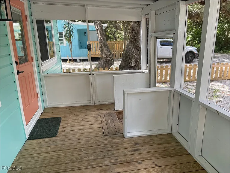 784 Oak St — Photo 5