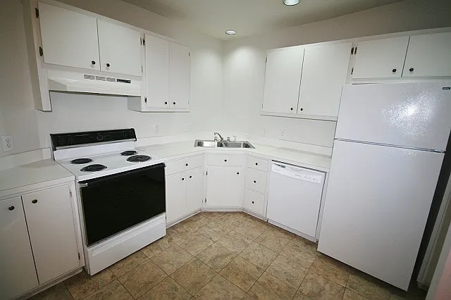 906 W Trinity Ave #7 — Photo 7