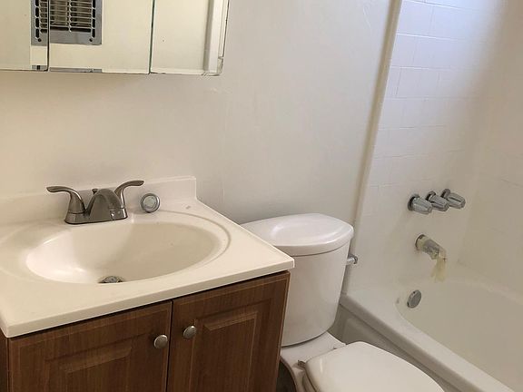 4th image of 1332 N Detroit St #9