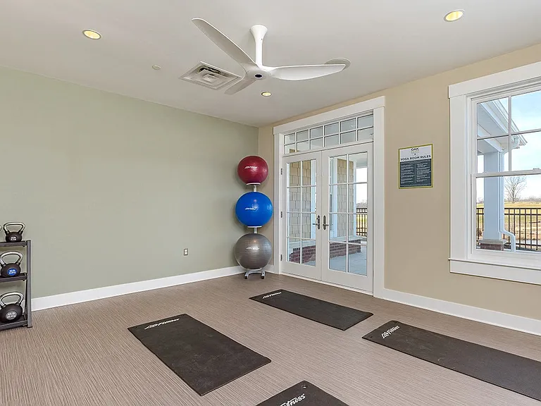 Oakcliff Apartments — Photo 9