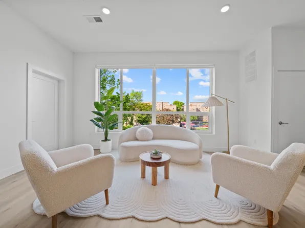 17 Avenue East image 12 of 57