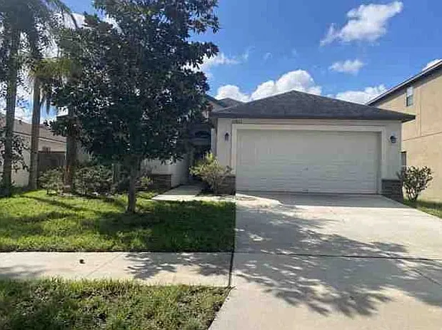 Whitecap Dr, Riverview — Photo 1