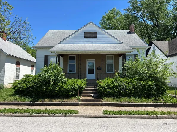610 S High St, Belleville, IL 62220
