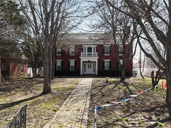 1611 South St, Lexington, MO 64067