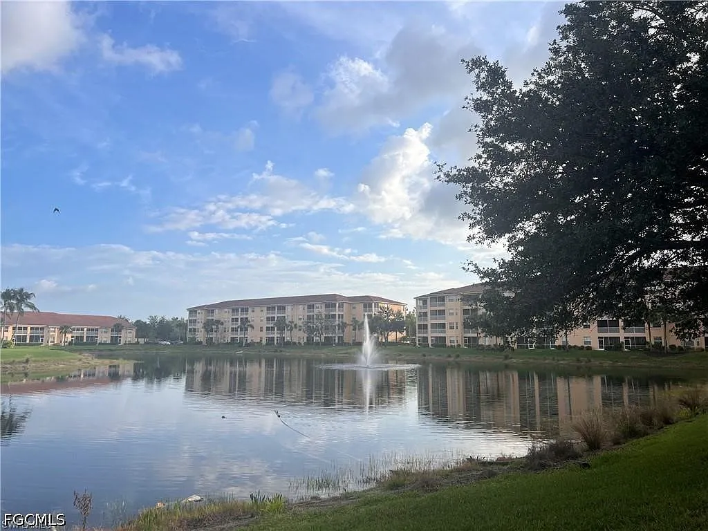 2 bed, 2.0 bath, 1121 sqft, $3,000 — Photo 2