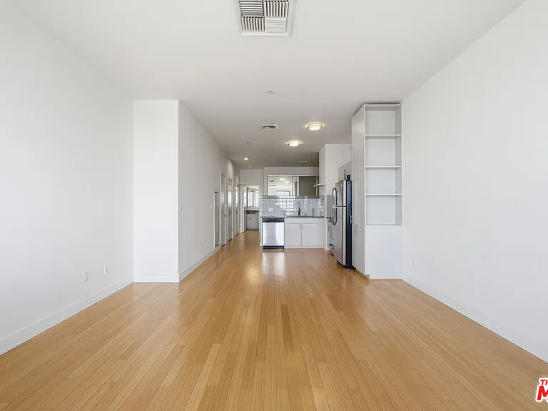 3810 Wilshire Blvd #1609 — Photo 4