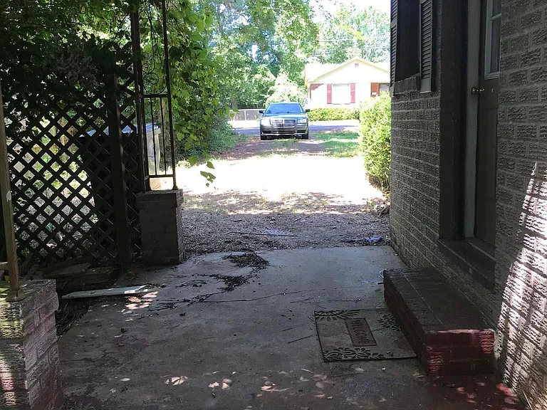 112 Caroline St #B — Photo 2