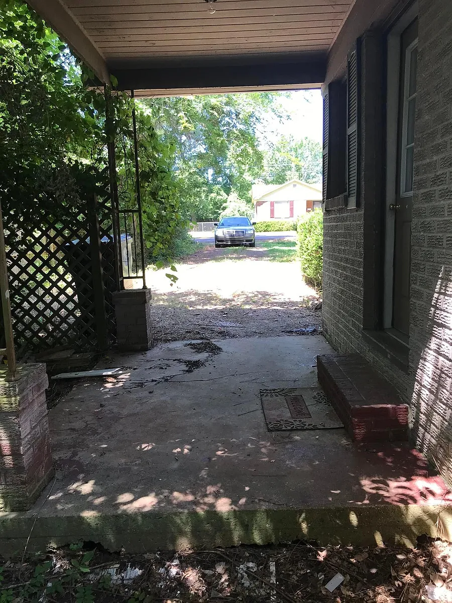Building Photo - 112 Caroline St #B