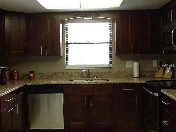 3rd image of 4740 Oak Hill Dr