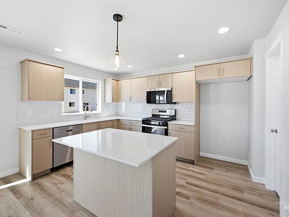 3rd image of 5433 S Bittercreek Ave