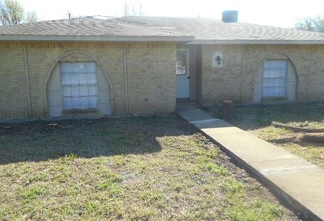 1st image of 2714 Oakmont Dr