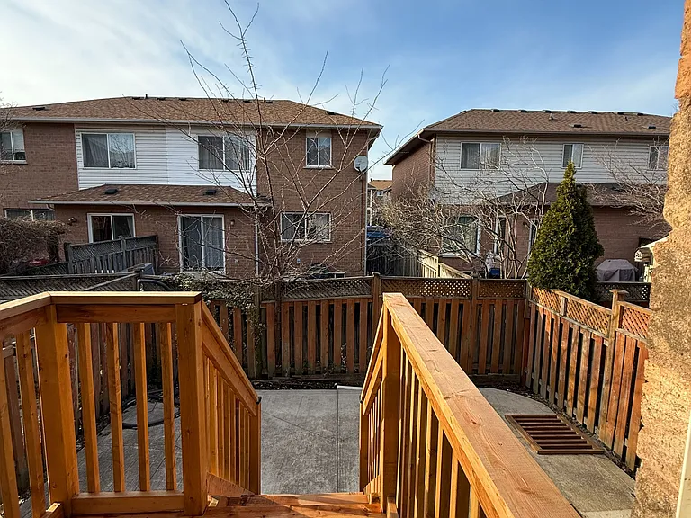 22 Rochefort Dr — Photo 13