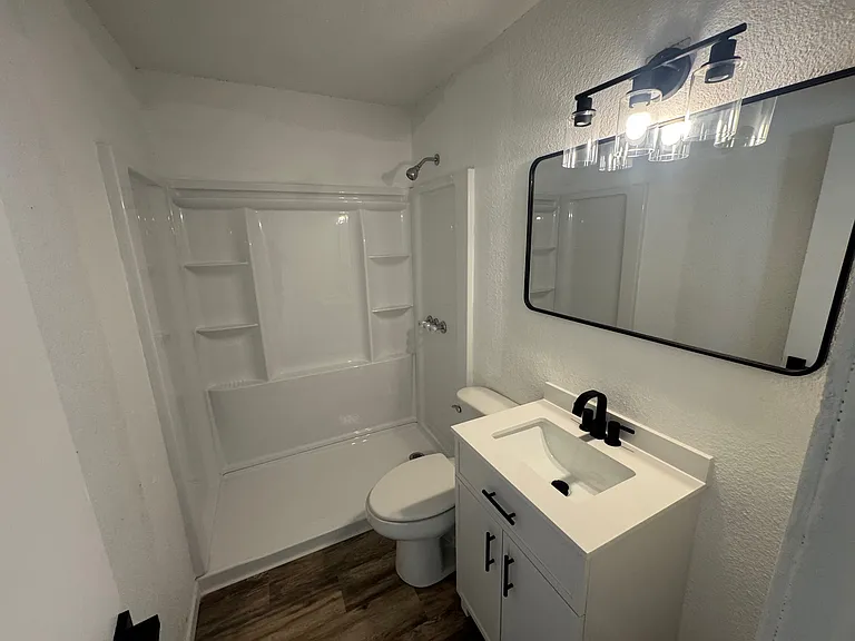 2404 W 9th St — Photo 13