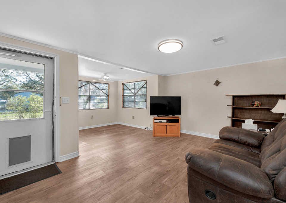 1st image of 914 McFarlan Ave