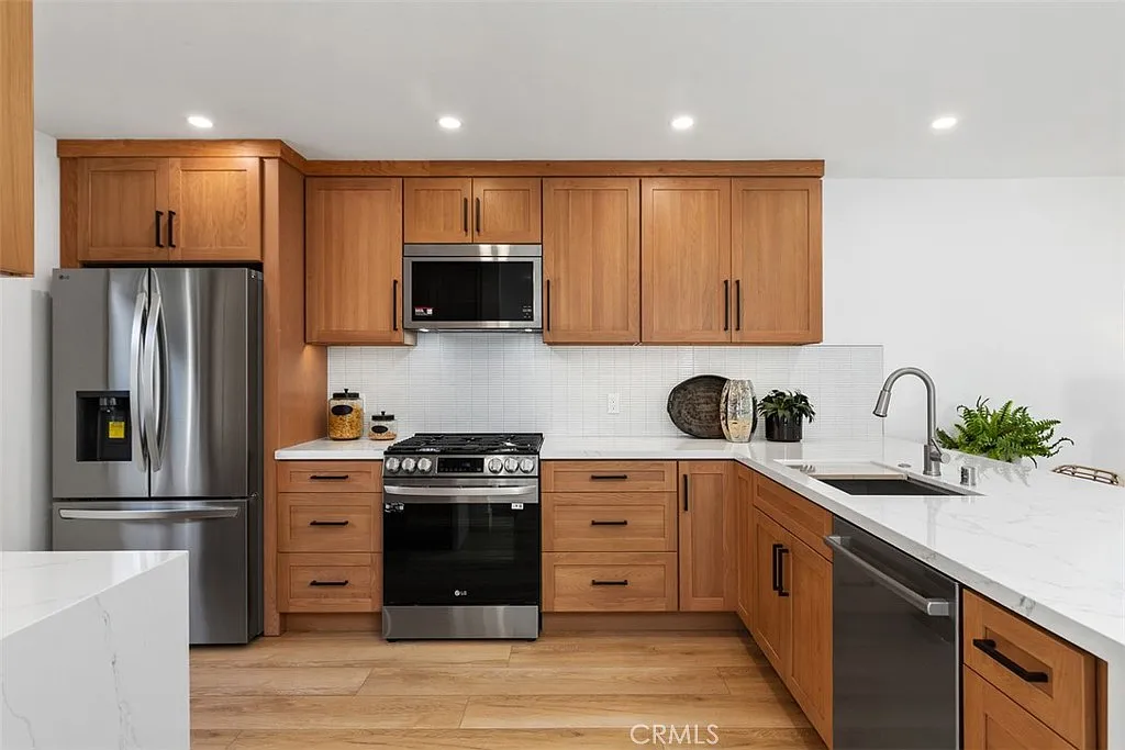 3 bed, 1184 sqft, $6,700 — Photo 4