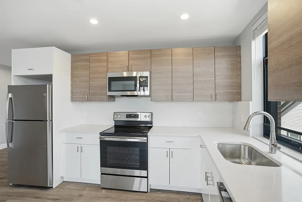 1 bed, 1.0 bath, 587 sqft, $2,875 — Photo 2