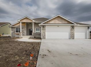 321 Ledgestone Ridge Ct, Manhattan, KS 66503
