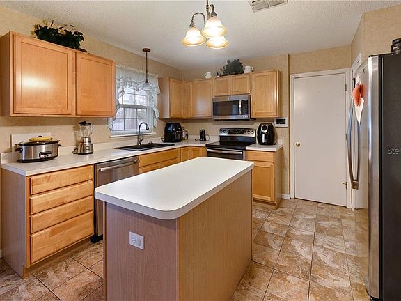 4th image of 14137 Spring Hill Dr