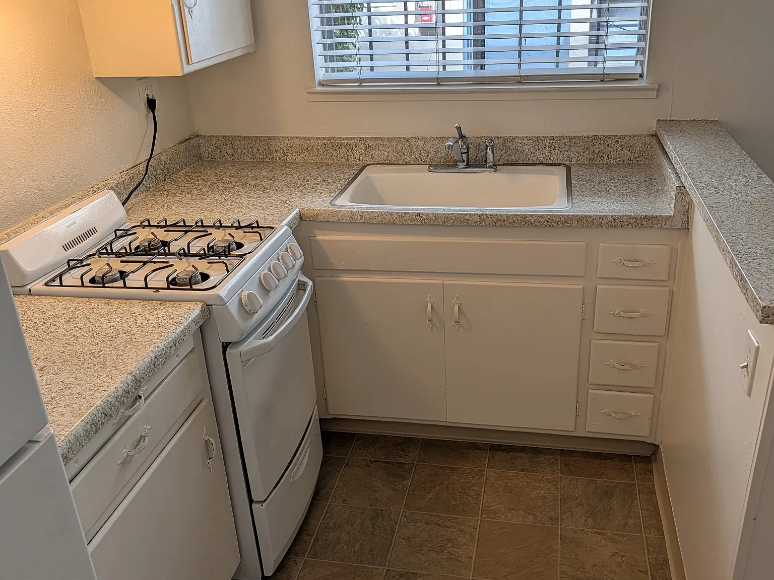 1 bed, 600 sqft, $1,195 — Photo 2