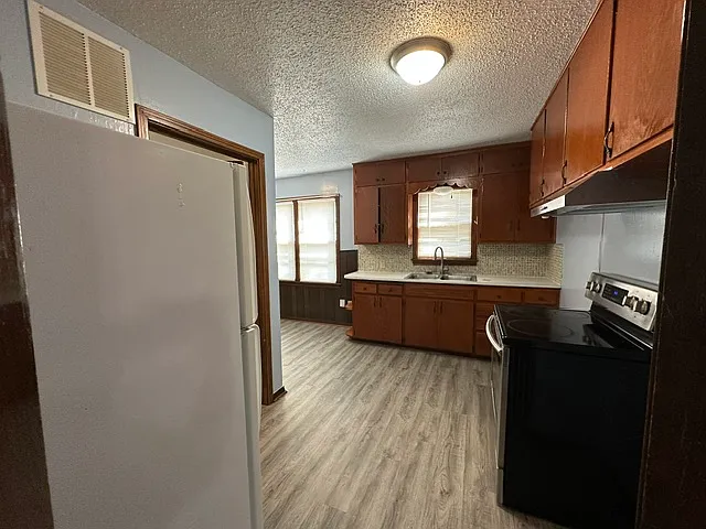 2308 S Grove St — Photo 3
