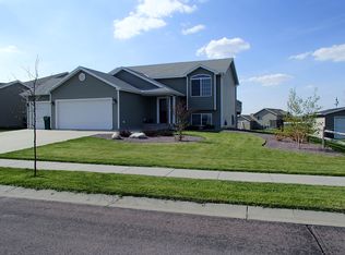 228 Cypress Dr, Mankato, MN 56001