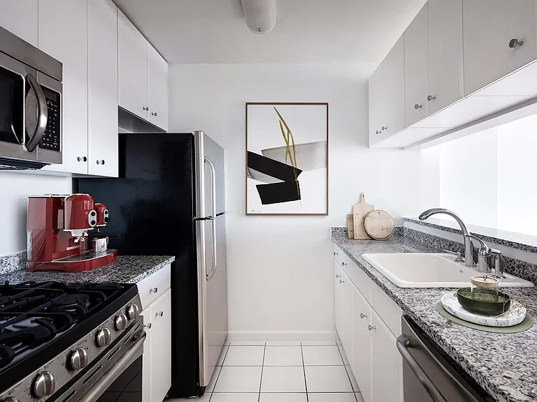 400 Chambers St #15A — Photo 3