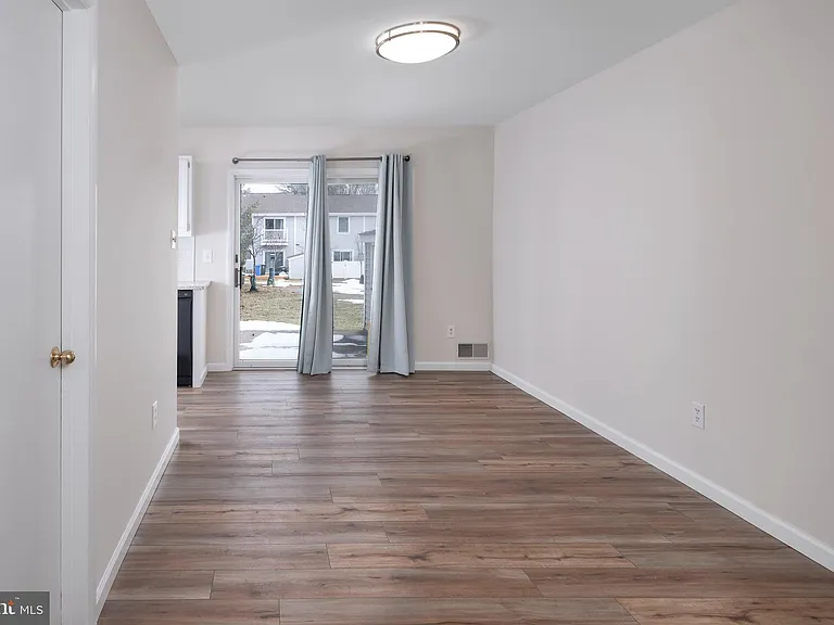 191 Jonathan Dayton Ct — Photo 11