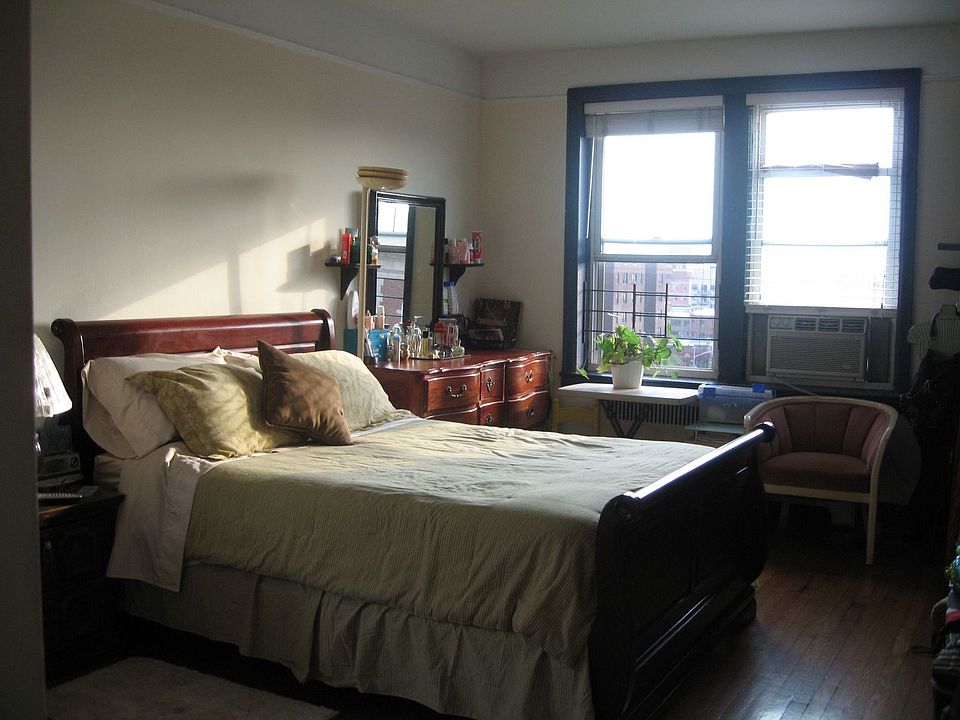 2nd image of 3553 77th St APT 6C