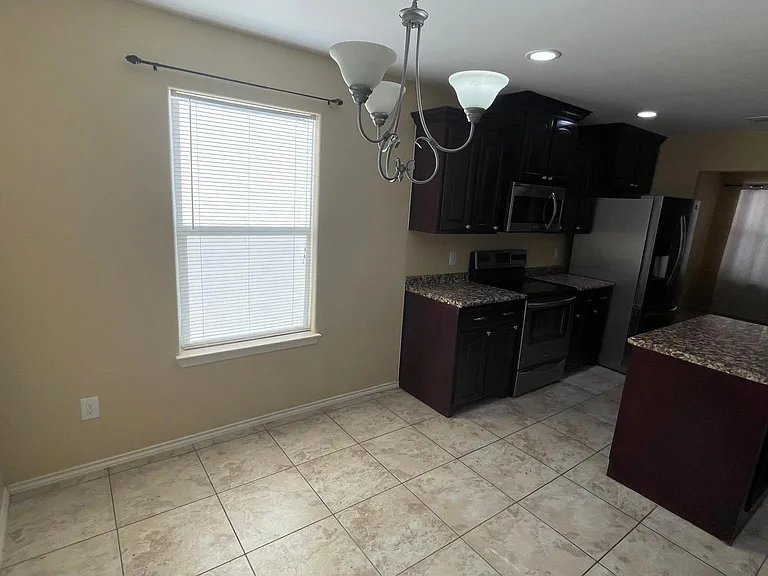 4405 Thunderbird Ave — Photo 24