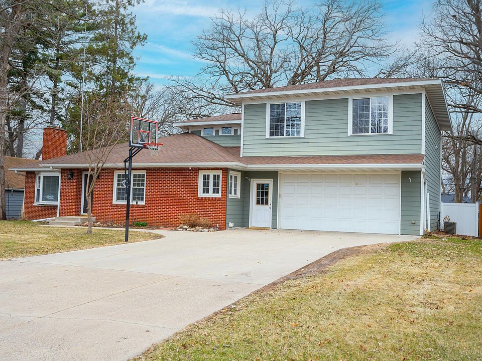 1st image of 663 Roosevelt Rd