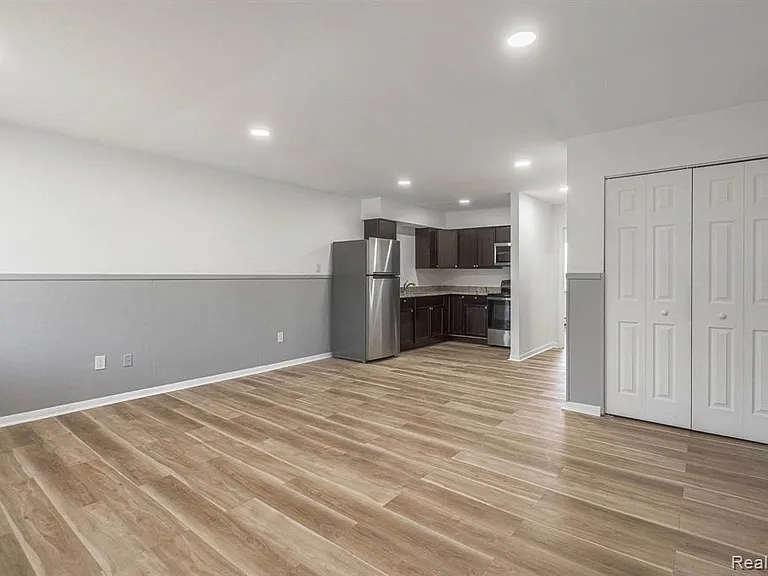 2475 S Commerce Rd #5 — Photo 25