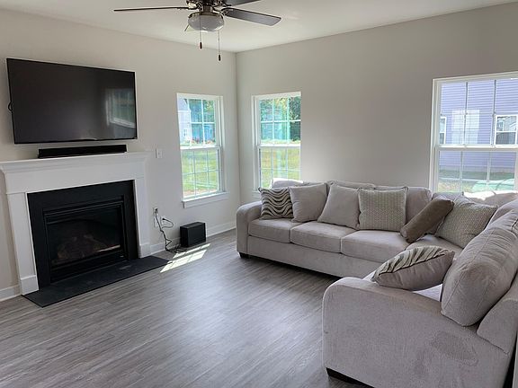 4th image of 563 Oliver Way
